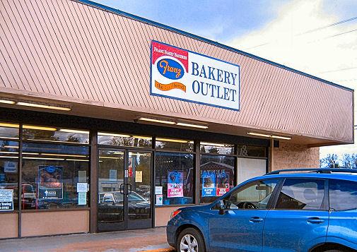 Just one hour before the final closing of the S.E. 45th Franz Outlet Store, on Thursday, April 14, there were still shoppers turning up to buy what remained of the store�s inventory.